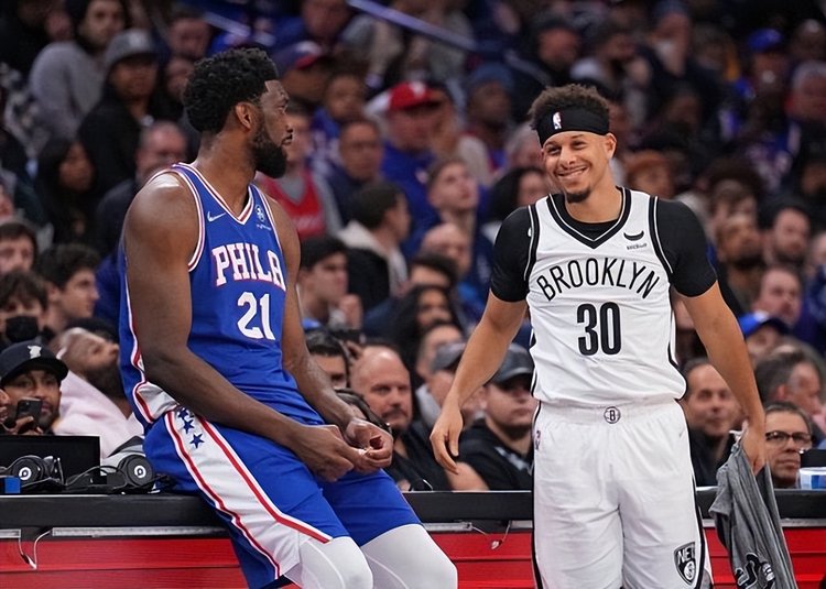 现出两极化 现出两极化